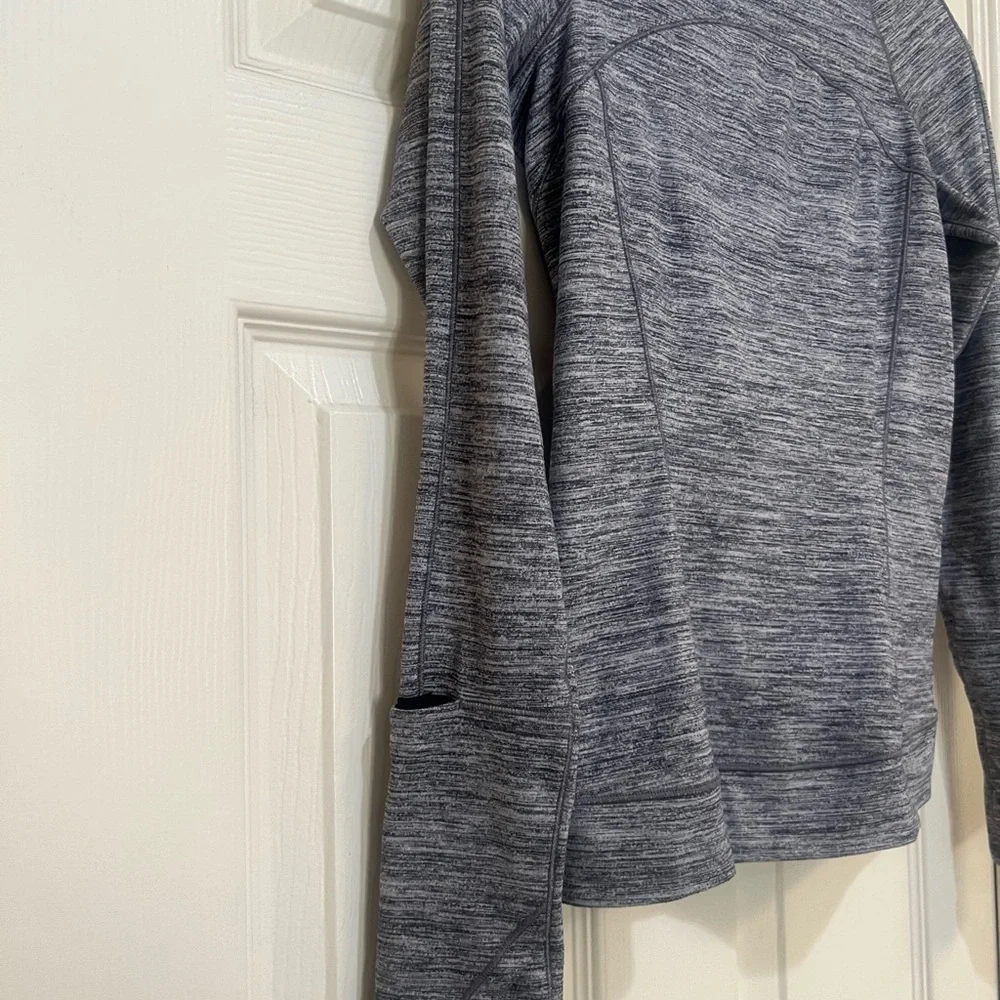 Lululemon Long Sleeve Athletic‎ Top size 4